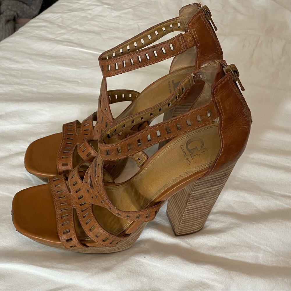 Gianni Bini Heels. Brown leather. Size 8.5.